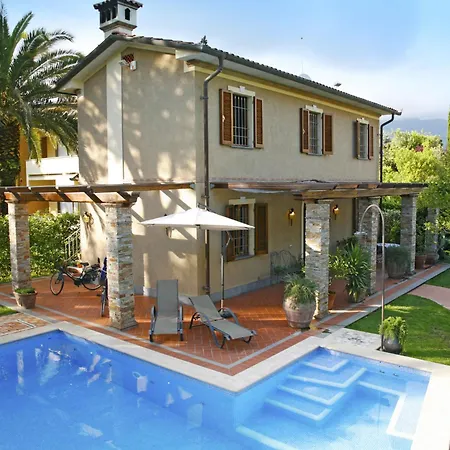 Roberto By Interhome Forte dei Marmi