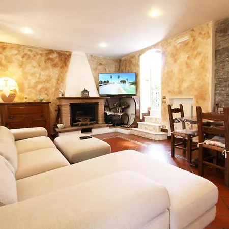 Roberto By Interhome Forte dei Marmi